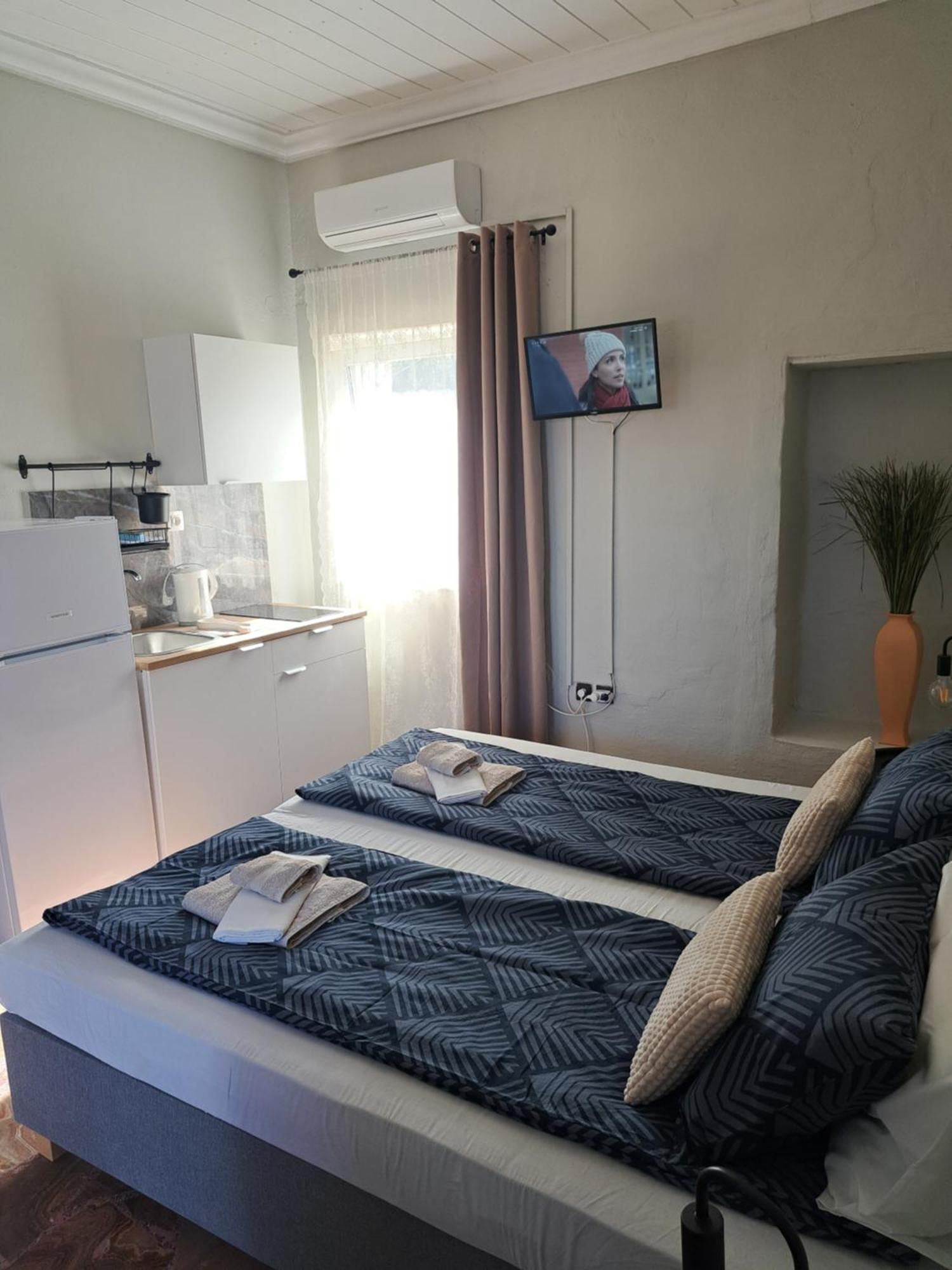 Pirgos Psilonerou Garden Rooms מראה חיצוני תמונה